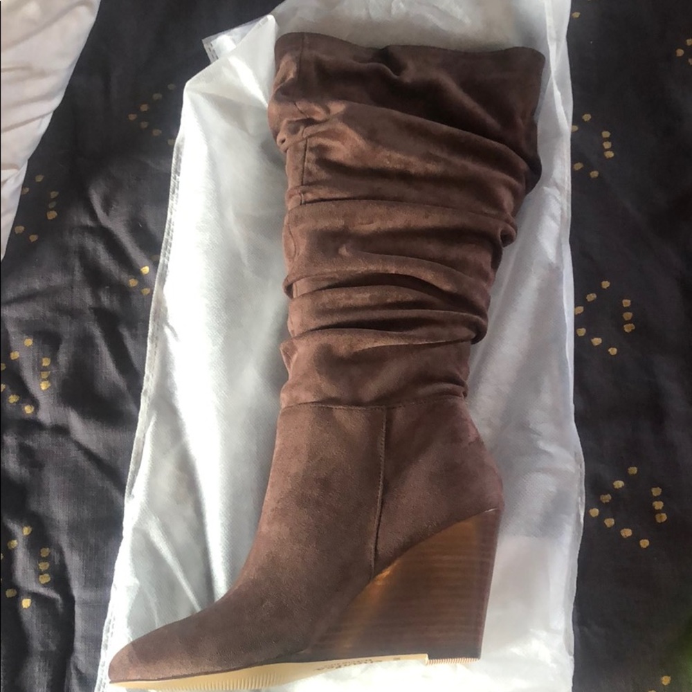 Brown suede boots- never worn!
